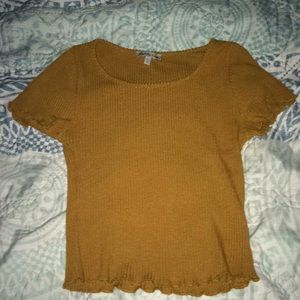 CHARLOTTE RUSSE cropped short sleeved shirt